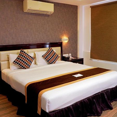 Kga Elite Continental Hotel ثيروفالّا المظهر الخارجي الصورة